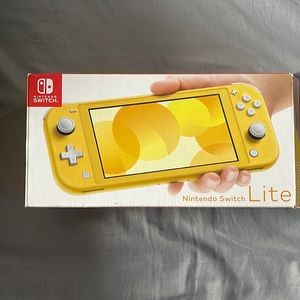 Nintendo Switch ( barely used ) case & 2 games included